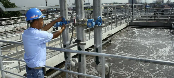 Invertir en la infraestructura que asegure el abastecimiento de agua, y en los servicios de saneamiento, si se hace de modo suficiente y continuado durante 10 años, puede generar en América Latina 3,6 millones de nuevos empleos verdes, que contribuyan a la calidad de vida en toda la región, según la Cepal. Foto: Danilo Pinzón/BM